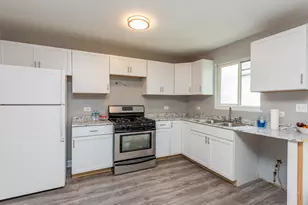 929 Adams St, Waukegan, IL 60085 - Photo 4