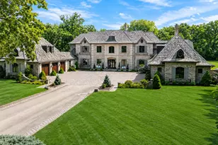 24 Bridlewood Rd, Northbrook, IL 60062 - Photo 1