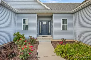 329 Coley Pl, Sycamore, IL 60178 - Photo 4