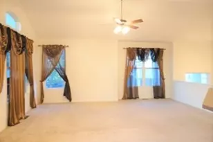 429 Grosvenor Ln, Aurora, IL 60504 - Photo 6