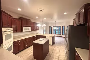 720 Evergreen Ln, Sugar Grove, IL 60554 - Photo 6