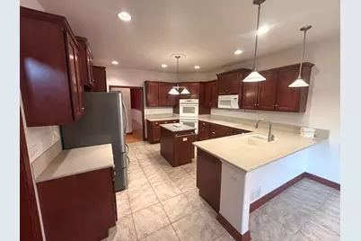 720 Evergreen Lane, Sugar Grove, IL 60554 - Photo 4