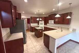 720 Evergreen Ln, Sugar Grove, IL 60554 - Photo 4