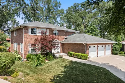 887 N Dovington Court, Hoffman Estates, IL 60169 - Photo 2