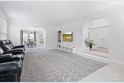 887 N Dovington Court, Hoffman Estates, IL 60169 - Photo 6