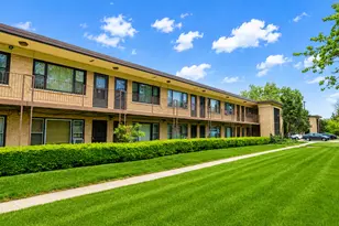 39 King Arthur Ct, Northlake, IL 60164 - Photo 2