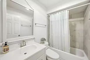 8016 Geneva St, Woodridge, IL 60517 - Photo 16