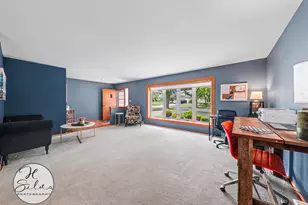 4402 Sycamore Ln, Rolling Meadows, IL 60008 - Photo 6