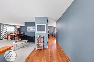 4402 Sycamore Ln, Rolling Meadows, IL 60008 - Photo 2