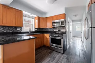 11233 S Whipple St, Chicago, IL 60655 - Photo 4