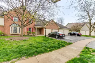 311 Glasgow Ln, Schaumburg, IL 60194 - Photo 2
