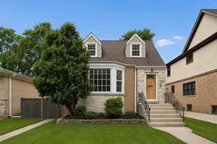 926 Harrison St, Park Ridge, IL 60068 - Photo 1