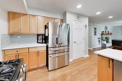 1912 Victoria Road, Mundelein, IL 60060 - Photo 10