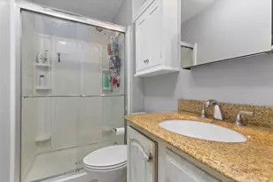 32 Asbury Ln, Cary, IL 60013 - Photo 12