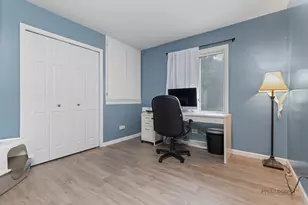 32 Asbury Ln, Cary, IL 60013 - Photo 8