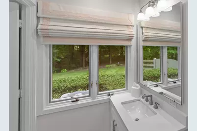 107 N Mayflower Road, Lake Forest, IL 60045 - Photo 12