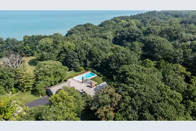 107 N Mayflower Road, Lake Forest, IL 60045 - Photo 2