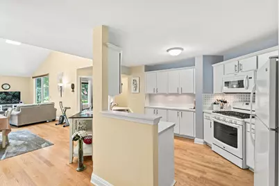 30W024 Cedar Court #024, Warrenville, IL 60555 - Photo 4