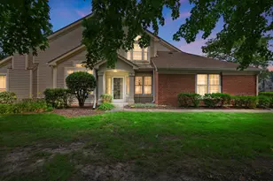 30W024 Cedar Ct, Warrenville, IL 60555 - Photo 2