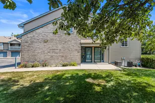 2406 Windward Blvd, Champaign, IL 61821 - Photo 2