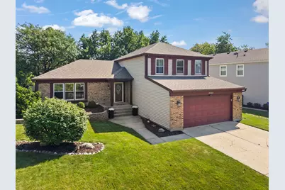 2323 Richmond Drive, Wheaton, IL 60189 - Photo 2