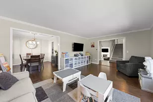 2323 Richmond Dr, Wheaton, IL 60189 - Photo 8
