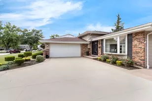 17W544 Sutton Pl, Darien, IL 60561 - Photo 36
