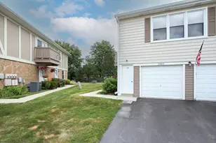 1063 Hampton Harbor, Schaumburg, IL 60193 - Photo 2