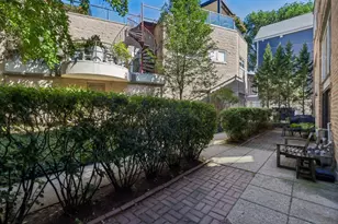 1133 W Cornelia Ave, Chicago, IL 60657 - Photo 10