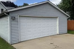407 W 6th St, Sterling, IL 61081 - Photo 4