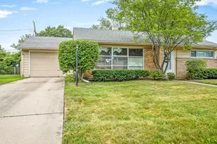 4210 Buckingham Dr, Rockford, IL 61107 - Photo 2