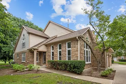 352 Satinwood Court N, Buffalo Grove, IL 60089 - Photo 2
