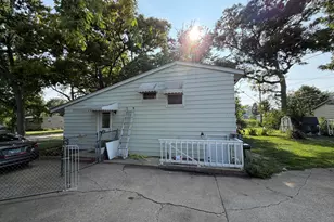 360 Tee Ln, Carpentersville, IL 60110 - Photo 34