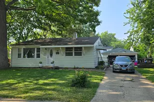360 Tee Ln, Carpentersville, IL 60110 - Photo 2