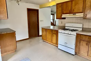 1521 1st St, Peru, IL 61354 - Photo 8