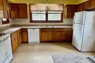 1521 1st St, Peru, IL 61354 - Photo 6