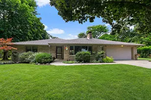 1395 Oakland Dr, Sycamore, IL 60178 - Photo 1