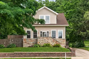 108 N Main St, Algonquin, IL 60102 - Photo 2