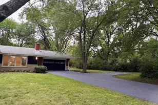 2815 Skyline Dr, Crystal Lake, IL 60012 - Photo 4