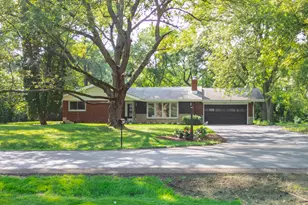 2815 Skyline Dr, Crystal Lake, IL 60012 - Photo 2