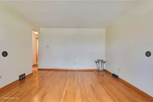 8240 S Woodlawn Ave, Chicago, IL 60619 - Photo 12