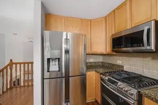3643 W Cornelia Ave, Chicago, IL 60618 - Photo 10
