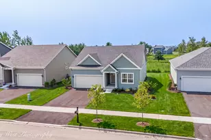 347 N Aspen Dr, Cortland, IL 60112 - Photo 2