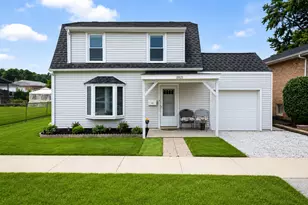 2821 W 102nd Street SW, Evergreen Park, IL 60805 - Photo 1