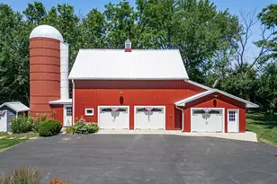 688 W South St, Woodstock, IL 60098 - Photo 24