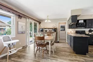 204 E Koopman Dr, Flanagan, IL 61740 - Photo 8