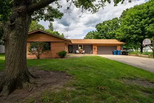 204 E Koopman Dr, Flanagan, IL 61740 - Photo 2