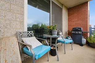 1100 W Montrose Ave, Chicago, IL 60613 - Photo 8