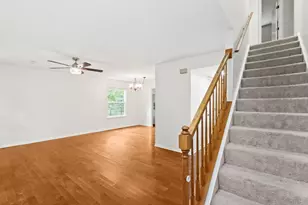 912 Matthew Ct, Naperville, IL 60540 - Photo 4