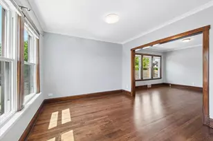 4854 W Winnemac Ave, Chicago, IL 60630 - Photo 2
